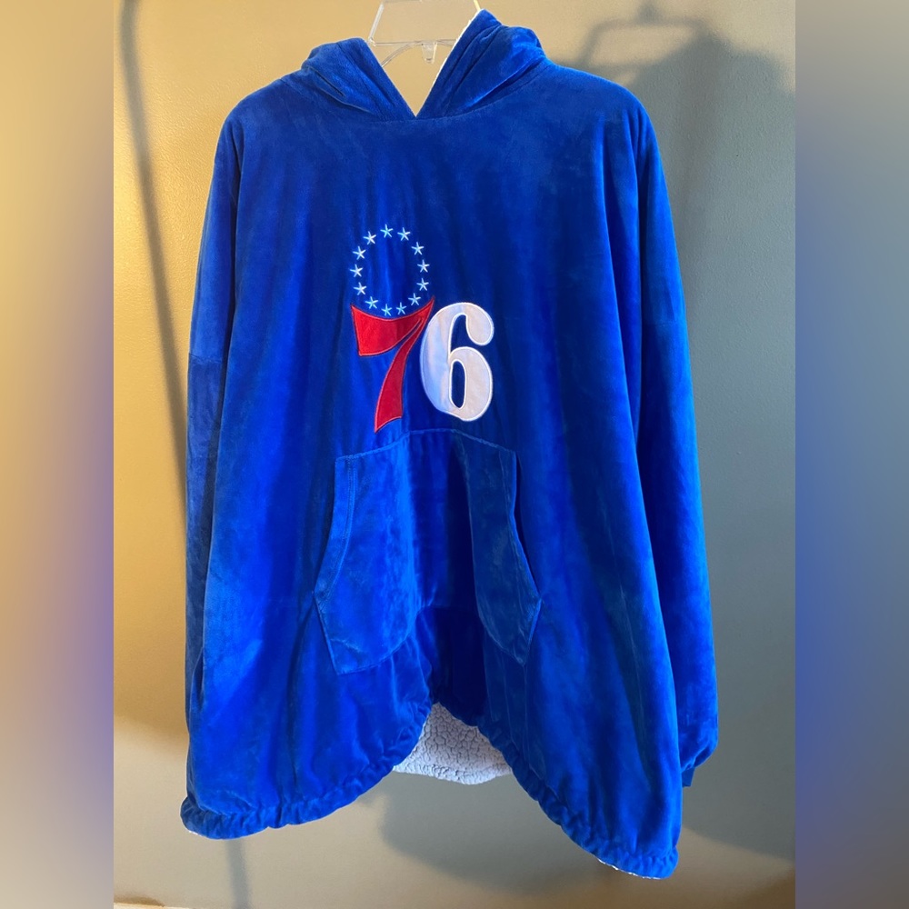 76ers Reversible Snuggie